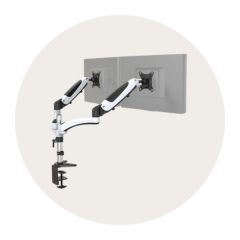 Pianta d'appartamento artificiale con piume di fortuna in un vaso di iuta su uno sfondo beige e rotondo